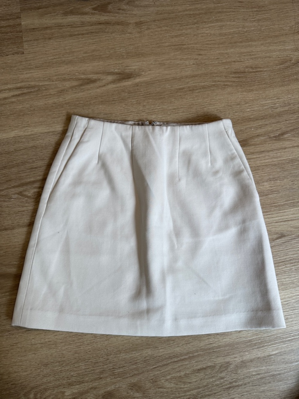Aritzia cream skirt
